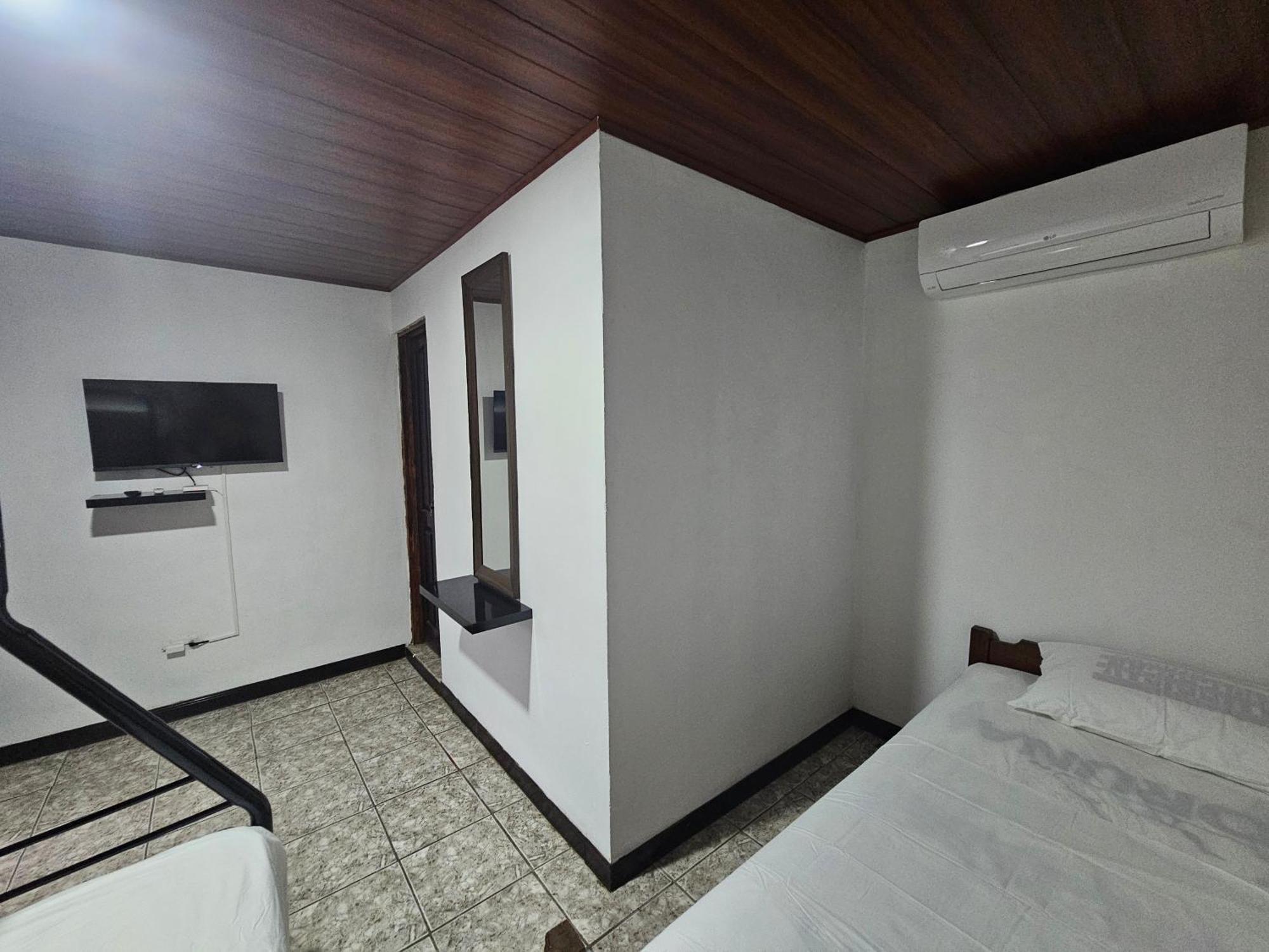 Hotel Luna Liberiana Luaran gambar